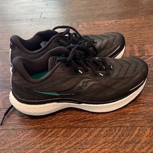 NWT Saucony Triumph 19